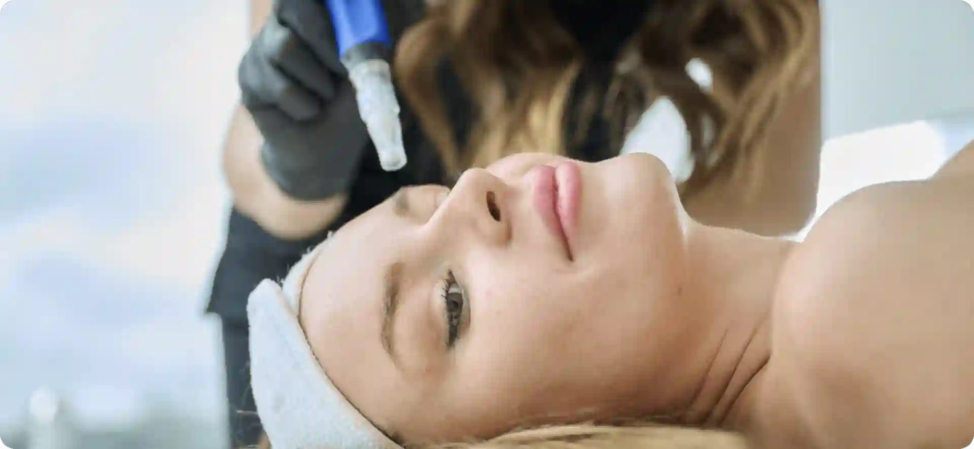 How Do Microneedles Trigger New Collagen and Elastin in Loose Skin Somerset?